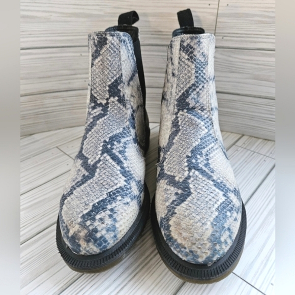Dr. Martens Flora Asciano Chelsea Boots in Light Gray Snakeskin Size 8 - Picture 1 of 13
